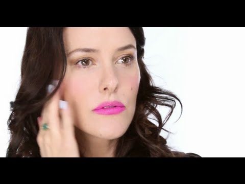 How To Wear Really Bright Lipstick Tutorial