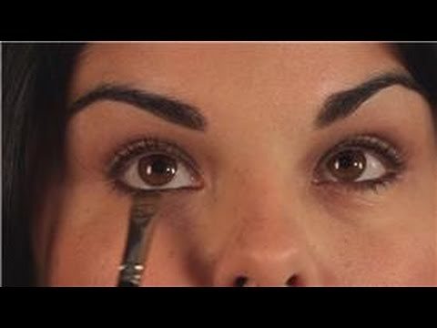 Makeup Tips for Almond-Shaped Eyes : How to Apply Eyeliner to Almond-Shaped Eyes