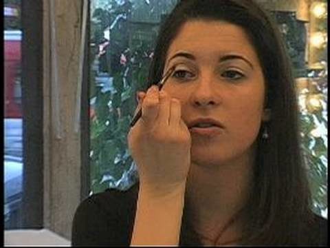 Professional Makeup Tips : How to Apply Everyday Eye shadow Like a Pro