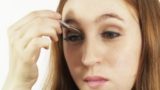 How to Apply False Eyelashes : Makeup Tips