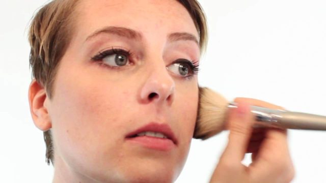 Makeup Tips for Different Occasions : How to Apply Bronzer Makeup to Peach Skin