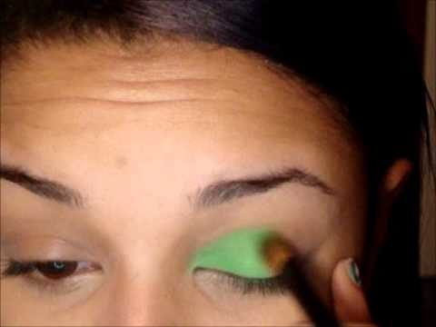 How to Easily Blend Two Eyeshadow Colors Tutorial