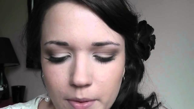 How TO: Apply FALSE EYELASHES tutorial