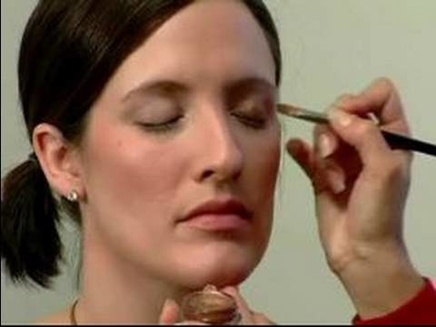 Makeup Tips for Teenagers : How to Apply Lid Eyeshadow