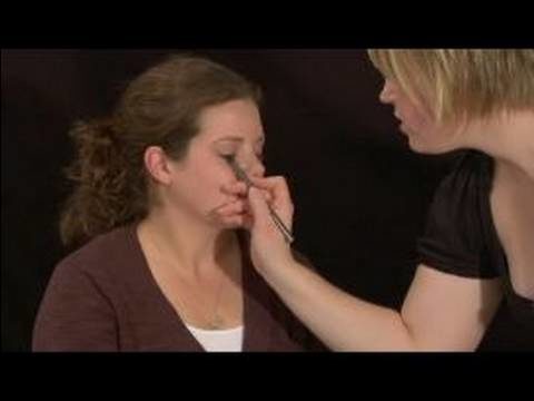 Daytime Makeup Tips : Applying Brown Eyeshadow to Eye Crease