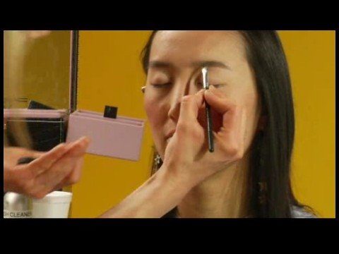 Makeup Artist Tips : Shaping Eyebrows with Makeup