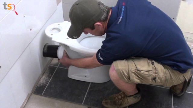 Tommy’s Trade Secrets – How to Install a Toilet Pan & Cistern