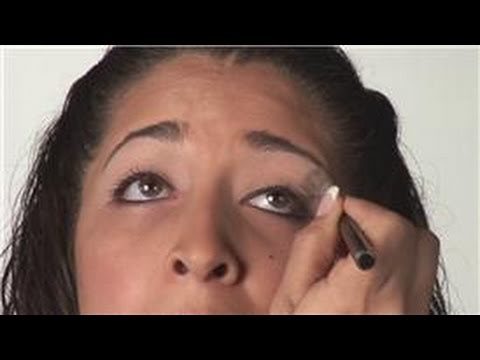 Makeup Tips for Almond-Shaped Eyes : How to Apply Simple Eyeshadow for Almond-Shaped Eyes