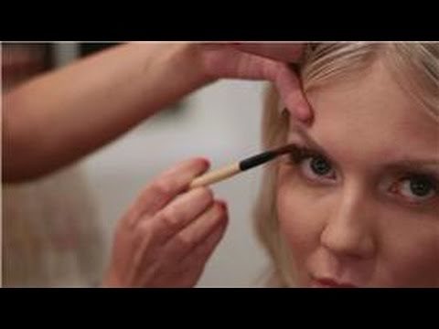 Eye Makeup : Contour Colors for Blue Eyes: Eyeshadow Tips