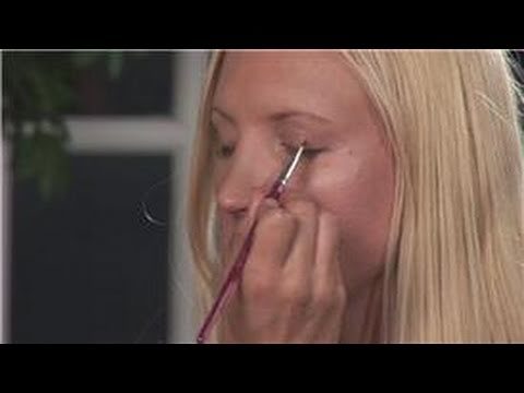 Eye Makeup Tips : How to Apply Eyeshadow for Eye Shape