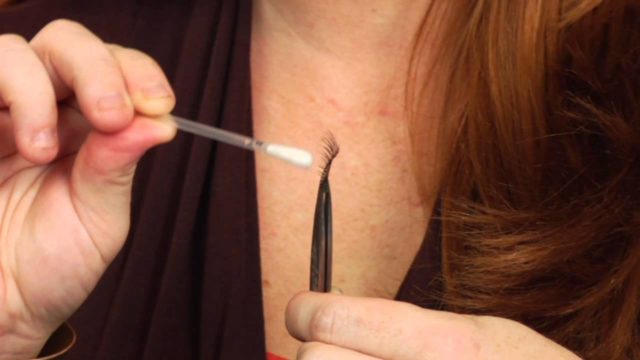 Simple Way to Clean Off Glue From Fake Eyelashes : Lip Service