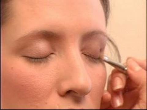 How to Apply Photo Shoot Makeup : Applying Eyeshadow for Photo Shoot Makeup