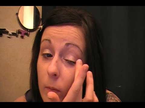 MAKEUP TUTORIAL OF TIPS ON HOW TO KEEP YOUR EYESHADOW FROM CREAS.wmv