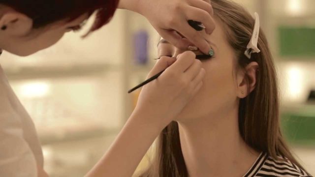 How To Apply False Eyelashes With shu uemura