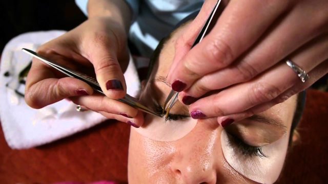 Eyelashes Extensions: Professional Application