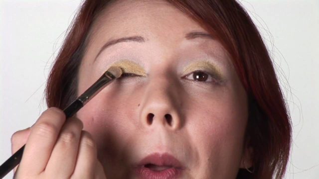 Makeup for Olive Skin : How to Apply Bright Eyeshadow for Olive Skin