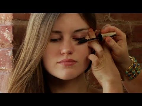 How to Get Volumized Eyelashes : Lip Service