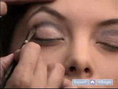 Tips for Applying Eyeshadow : Contour Colors for Blue Eyes : Eyeshadow Tips