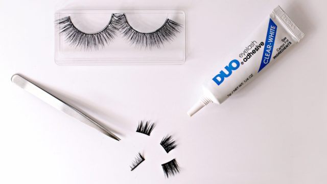 How to Apply False Eyelashes (Three Ways!)