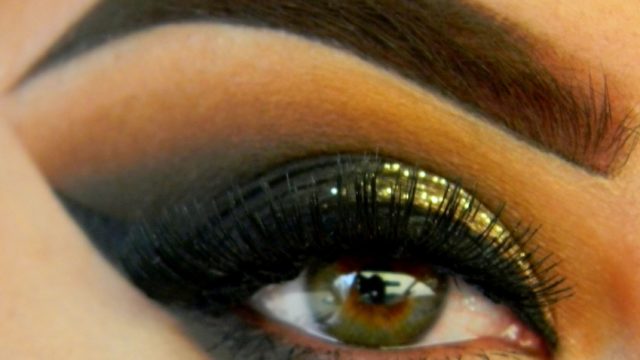 Sharp Edge Eyeshadow Look- Without the Tape!