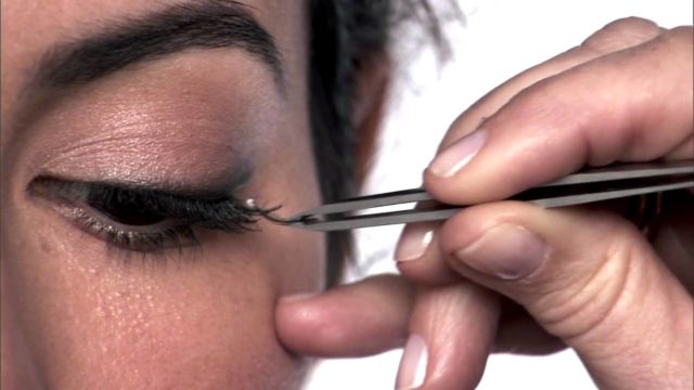 YourMakeUp -Individual False Eyelashes – Clip from DVD & iPad App