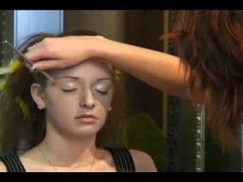 Fantasy Eye Makeup : Applying Eyeshadow Primer