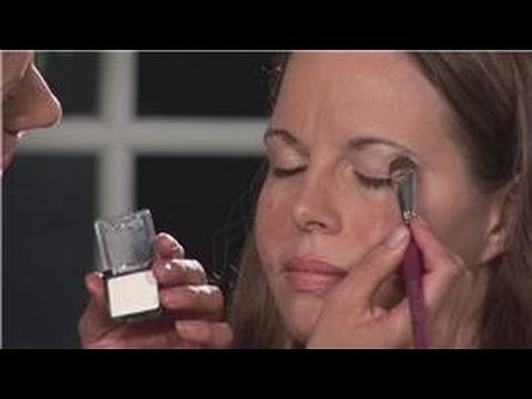 Eyeshadow Application : Tips on How to Put on Eye Shadow