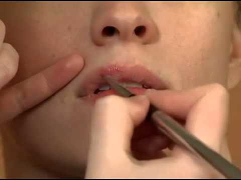 Lips Make Up Quick  Easy Makeup Tips  How to Apply Lip Gloss Quick Makeup Tips