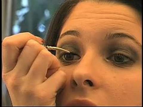 Professional Makeup Tips : How to Apply Professional Evening Eyeliner